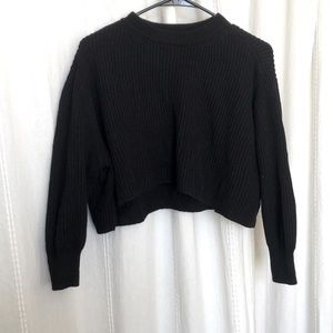 Knitted long sleeve cropped top